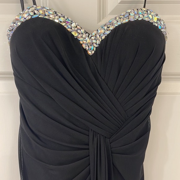 Formal Dress - Picture 2 of 6